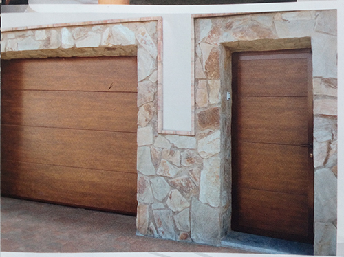 Porta de Serviço Lateral